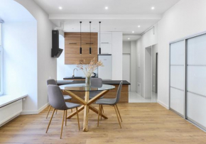 Lviv City Center - Light Apartment